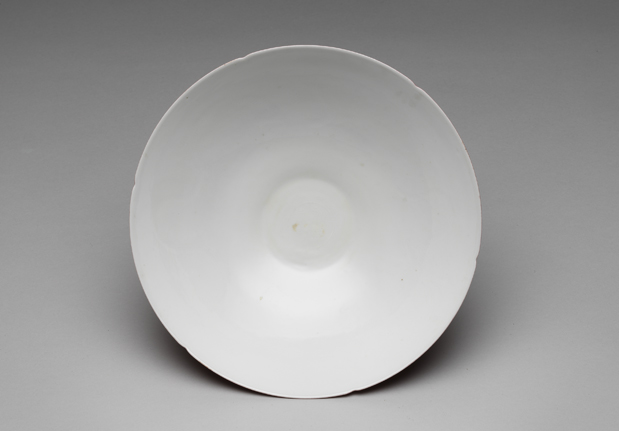 Bowl with rouge glaze. Mark of chenghua nian zhi. Porcelain body: white bowl with incised mark of yongle nian zhi. White bowl: Ming dynasty, Yongle reign (1403-1424). Painted decoration: Qing dynasty, Kangxi reign (1662-1722)-China Archive